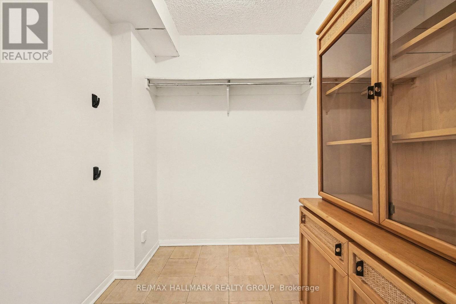 350 - 505 St Laurent Boulevard