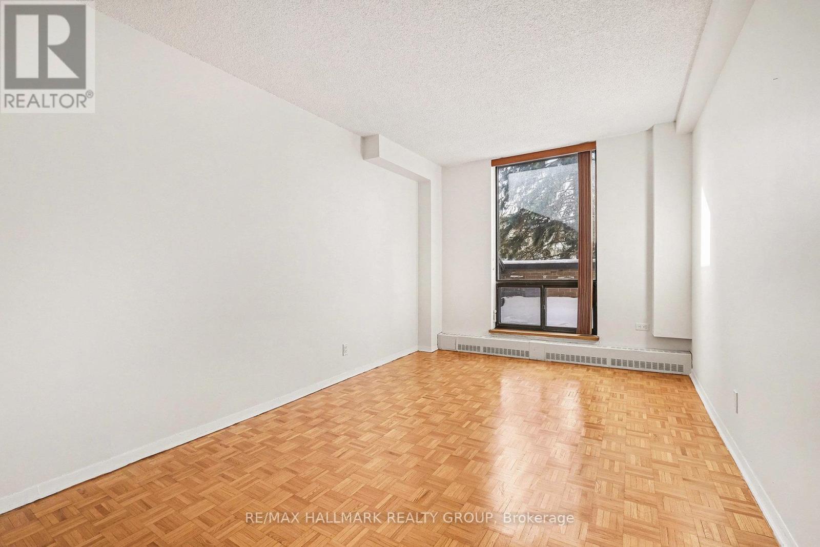 350 - 505 St Laurent Boulevard