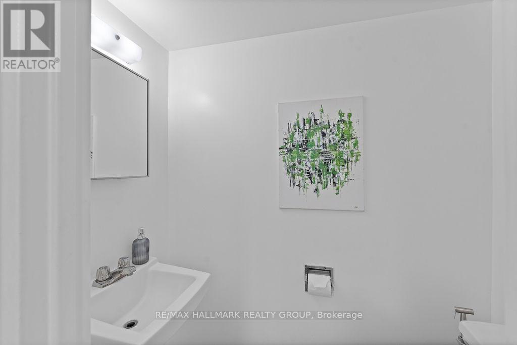 350 - 505 St Laurent Boulevard