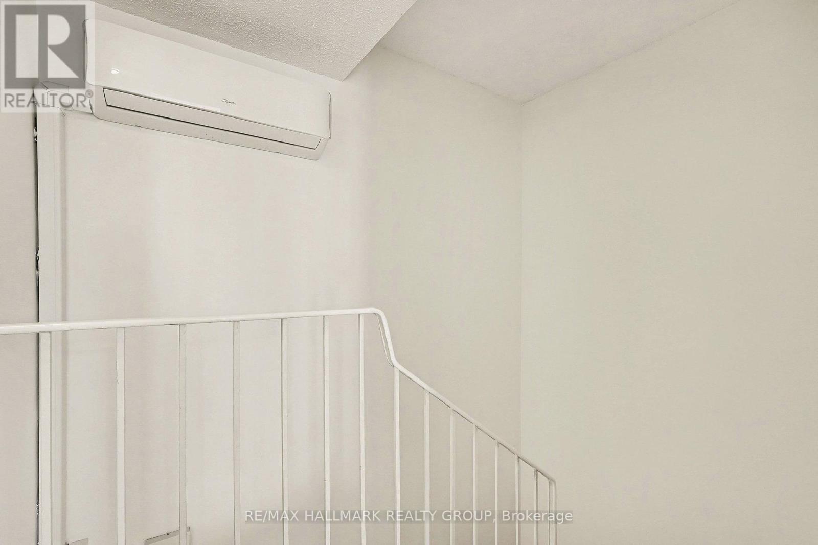 350 - 505 St Laurent Boulevard