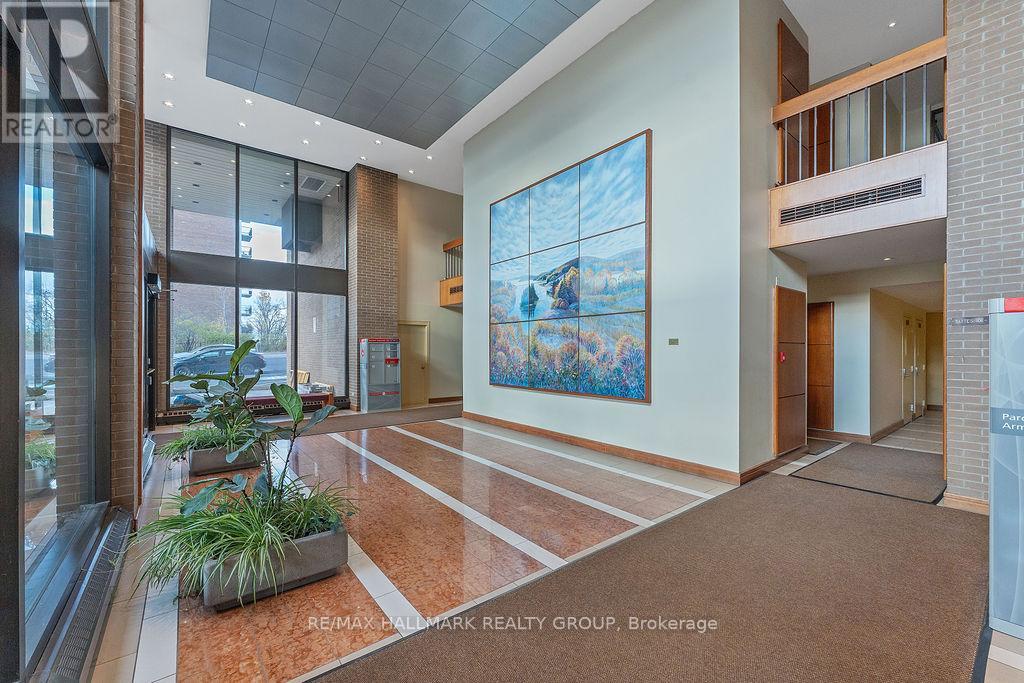 350 - 505 St Laurent Boulevard