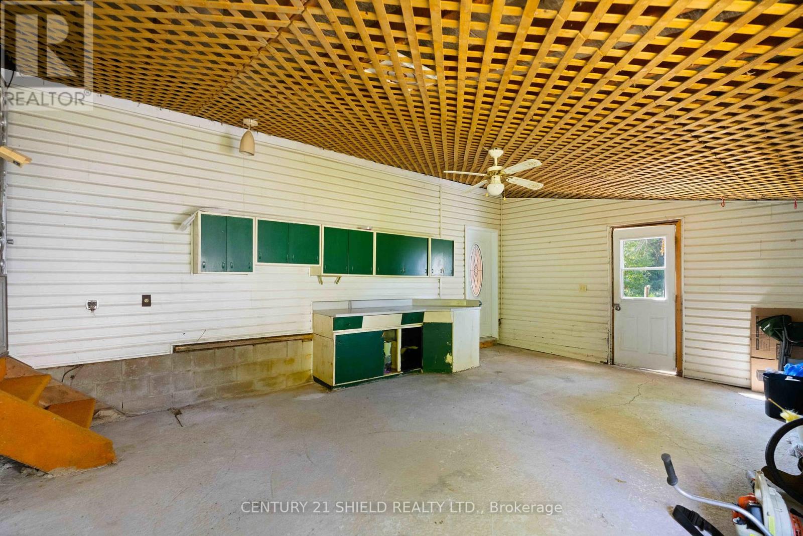 6261 - 911 - 6259 67th Avenue