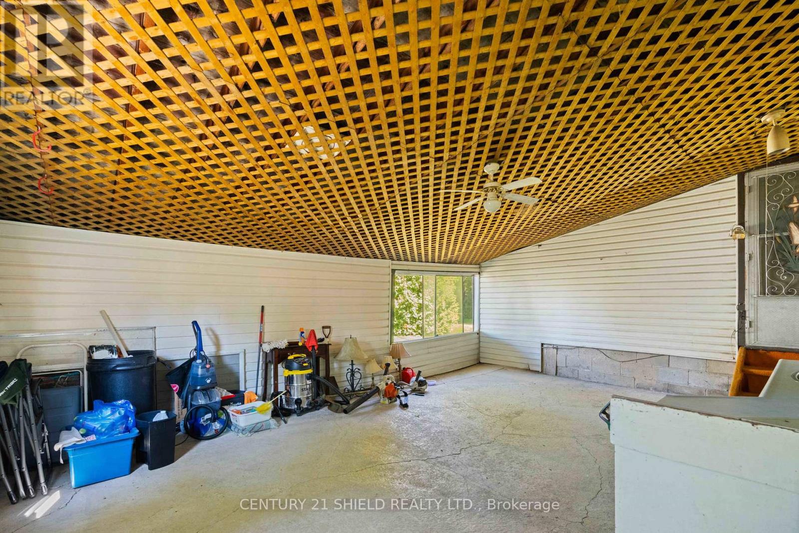 6261 - 911 - 6259 67th Avenue