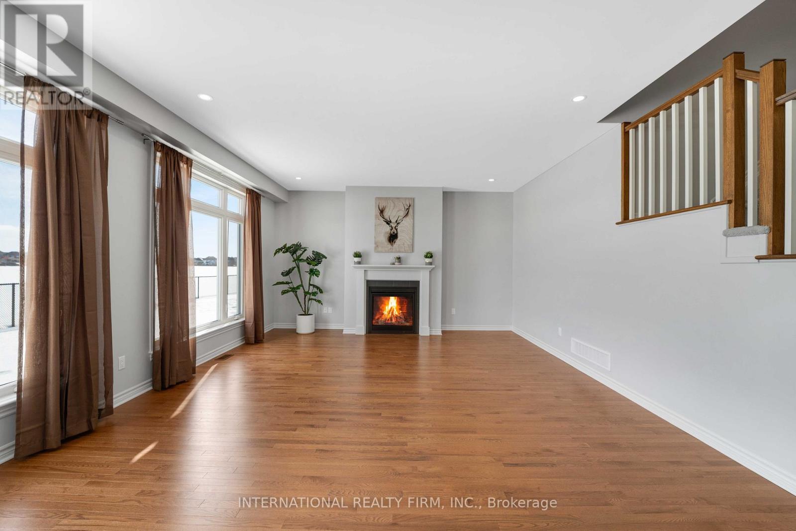 696 Moonflower Crescent