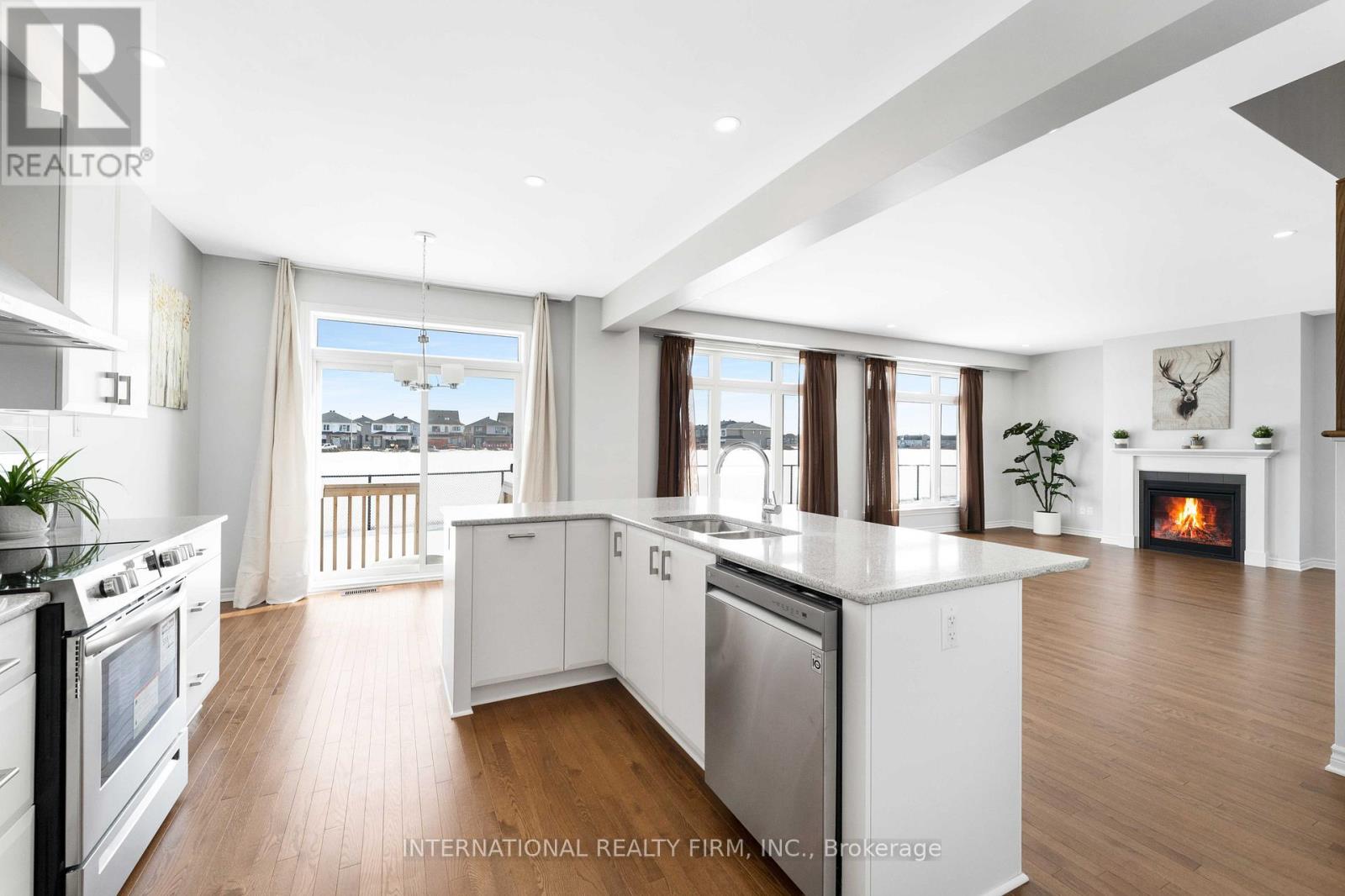 696 Moonflower Crescent