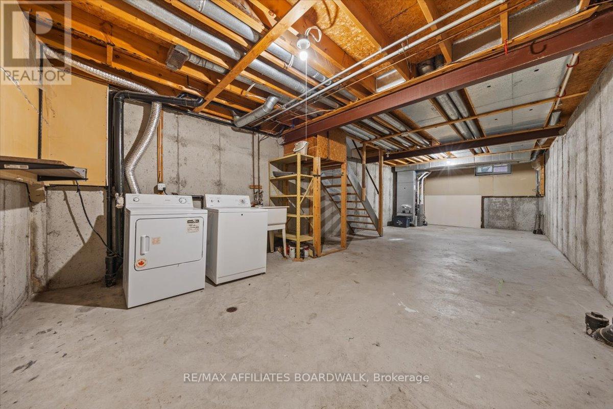 6482 Bilberry Drive W