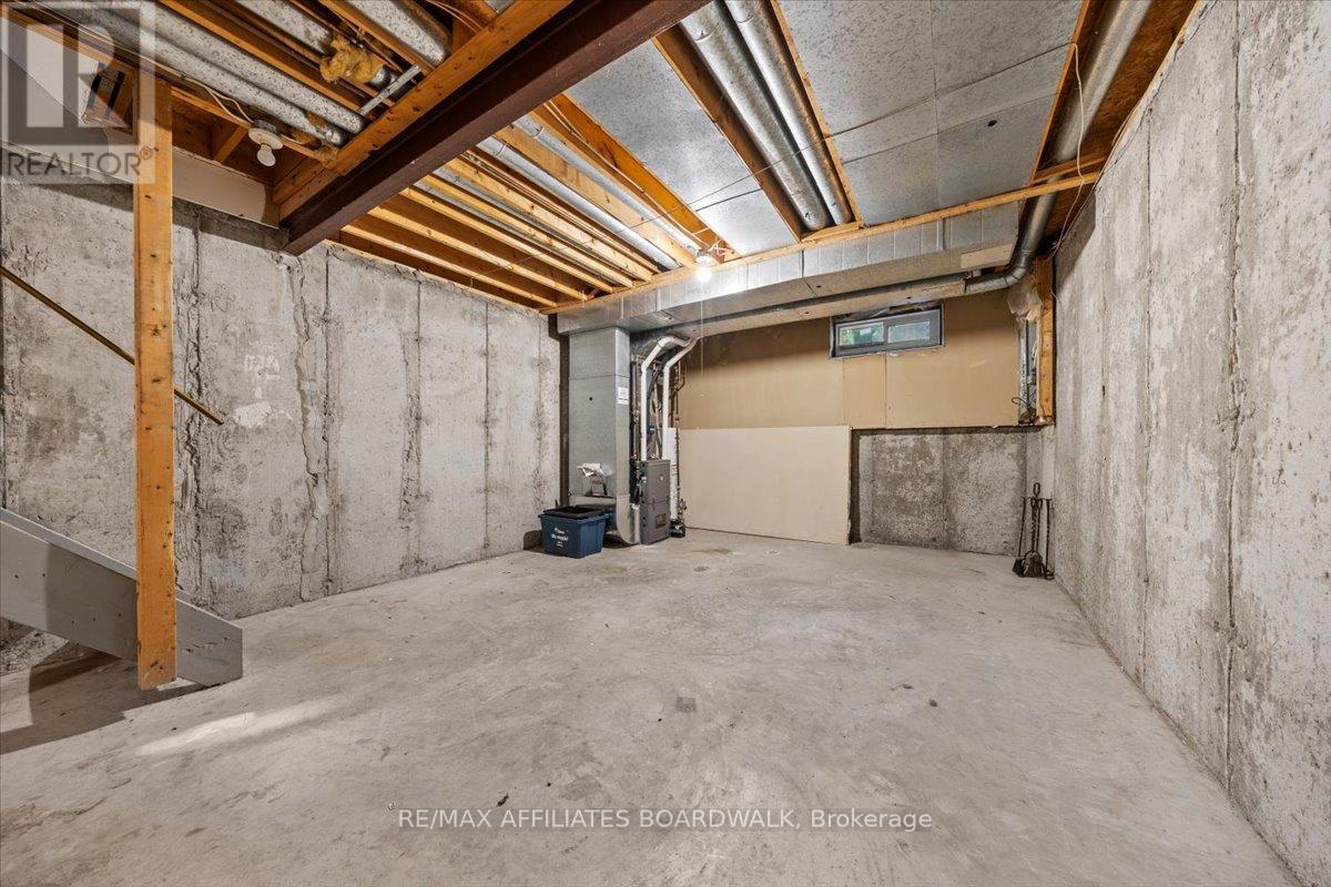 6482 Bilberry Drive W