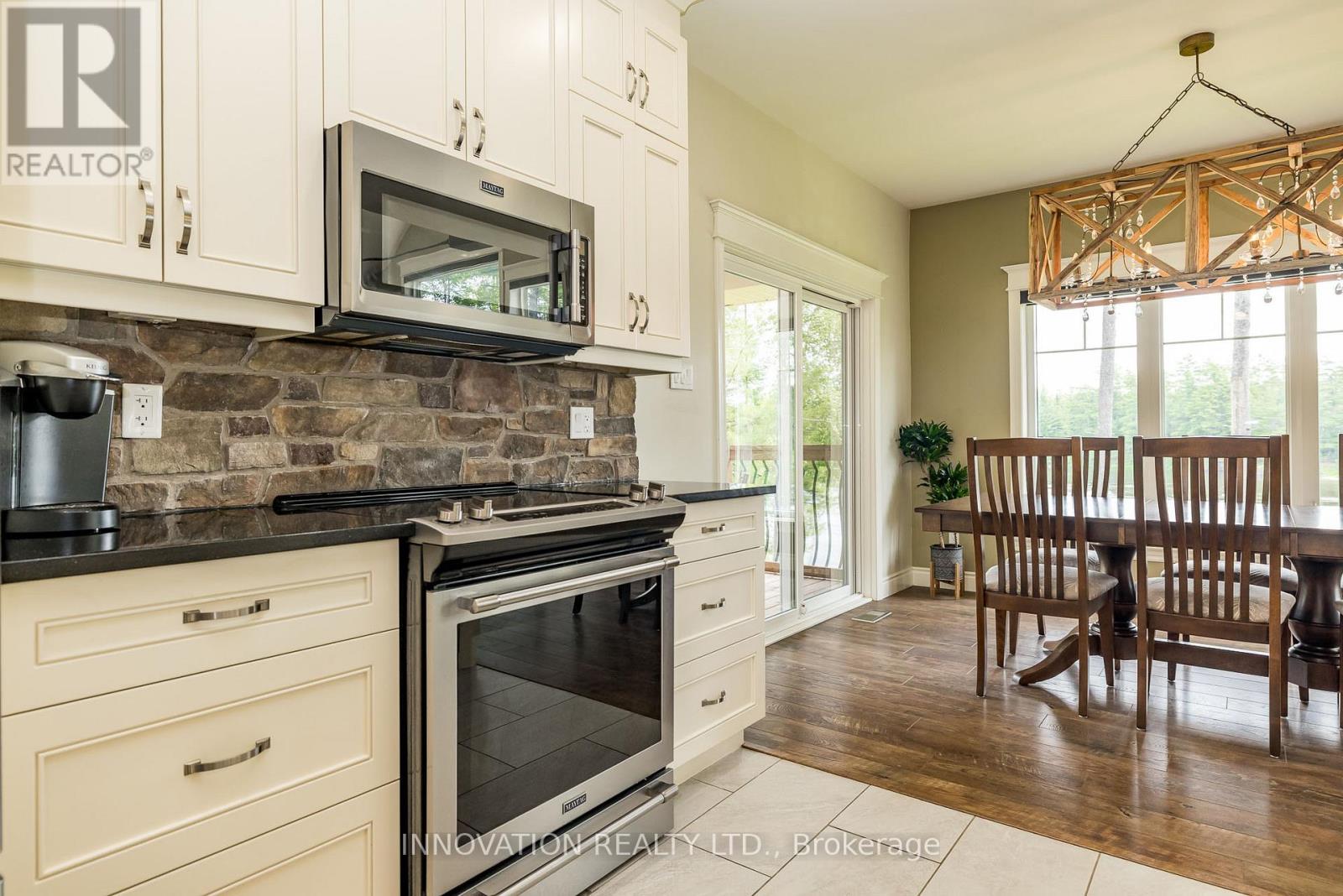 103 A Carriage Landing Drive