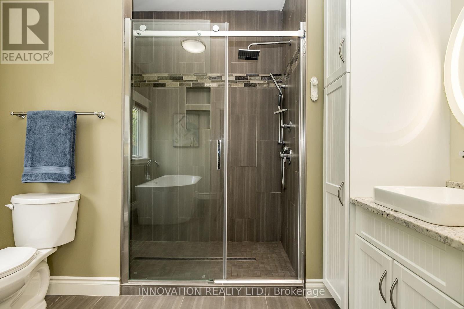 103 A Carriage Landing Drive