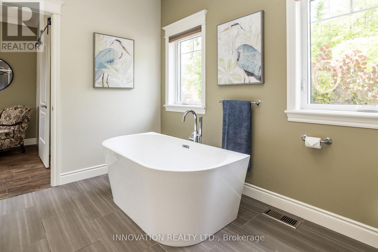 103 A Carriage Landing Drive