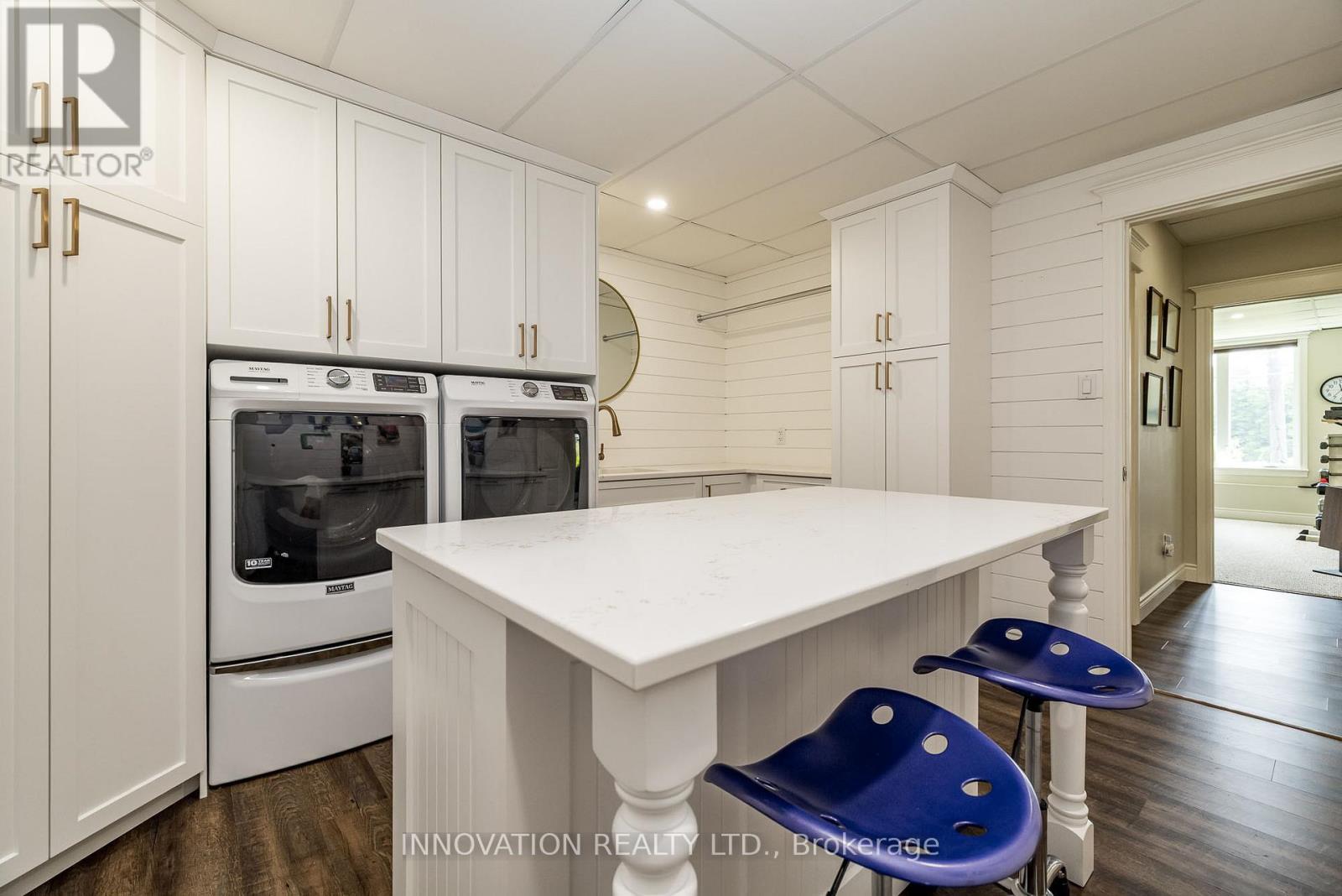 103 A Carriage Landing Drive