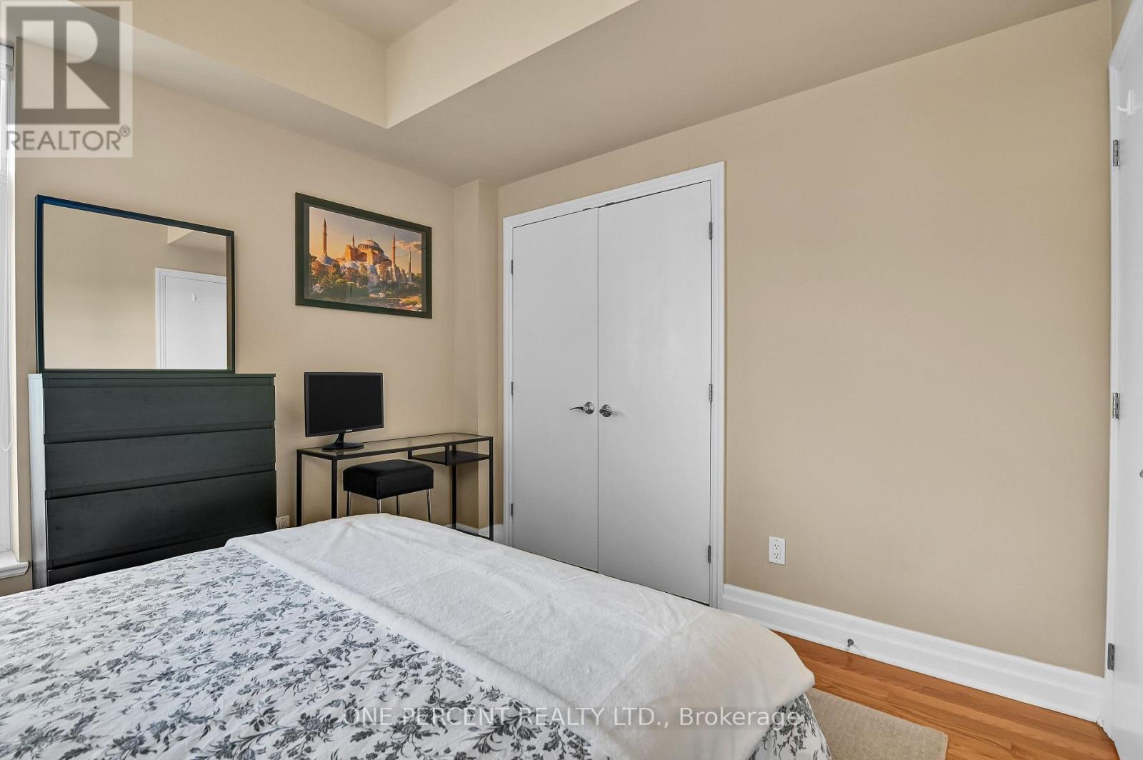 1112 - 235 Kent Street