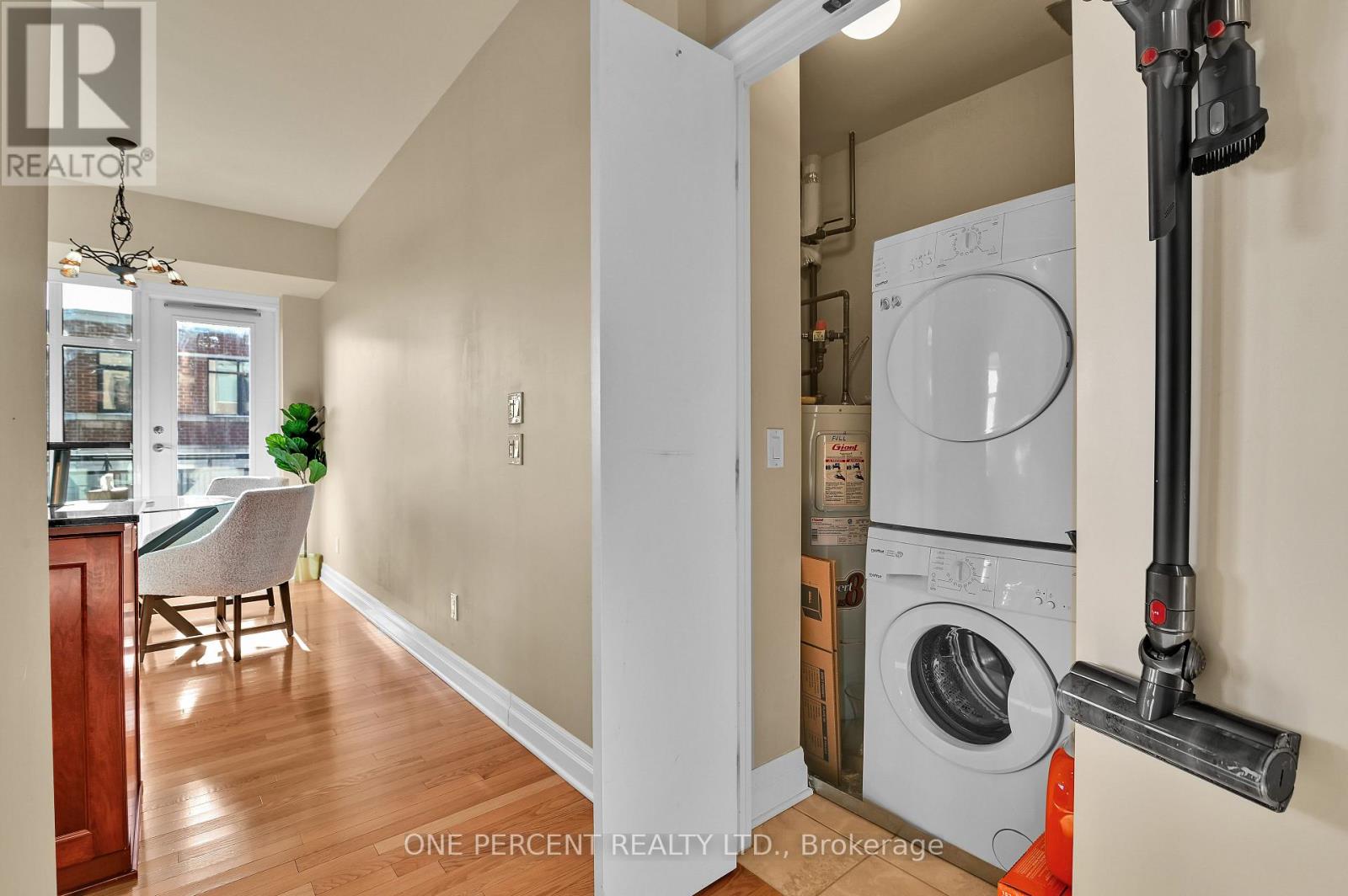 1112 - 235 Kent Street