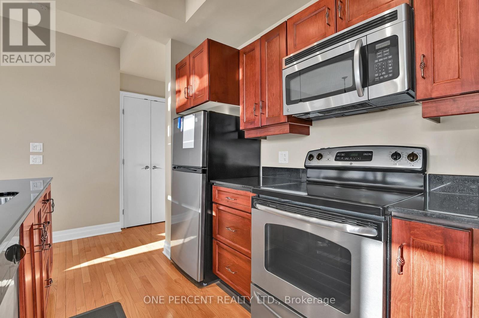 1112 - 235 Kent Street