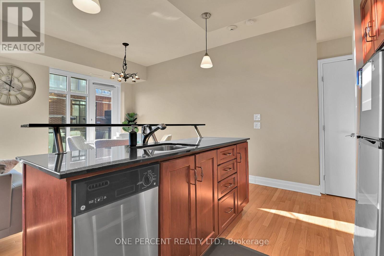 1112 - 235 Kent Street