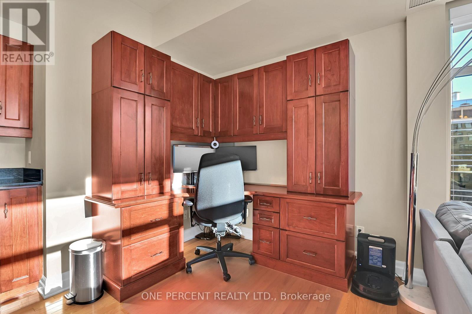 1112 - 235 Kent Street