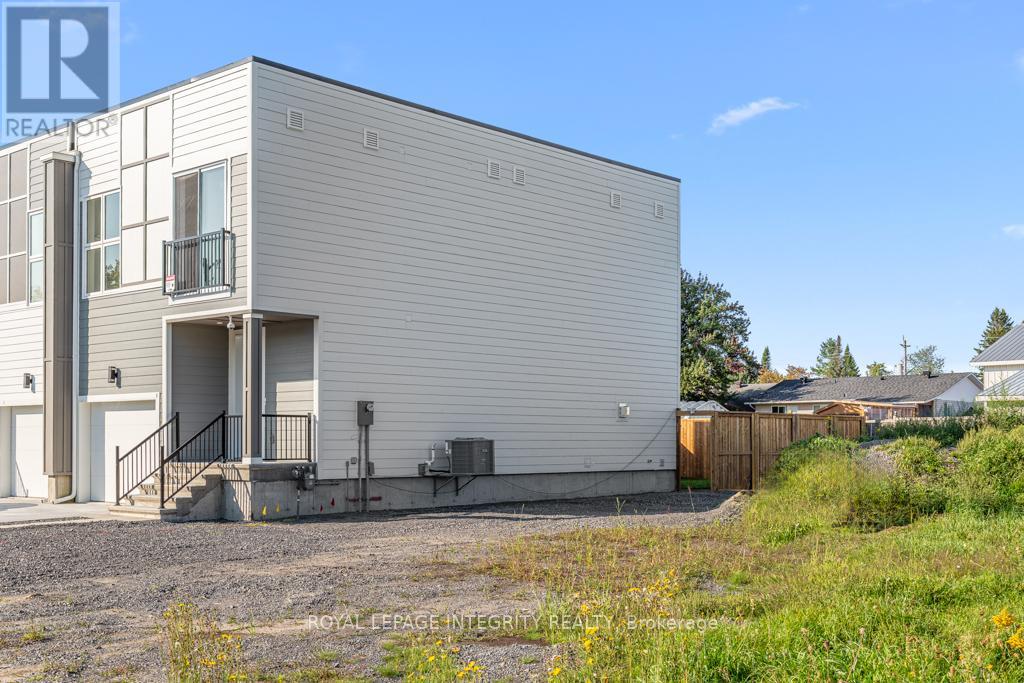 B - 875 Contour Street