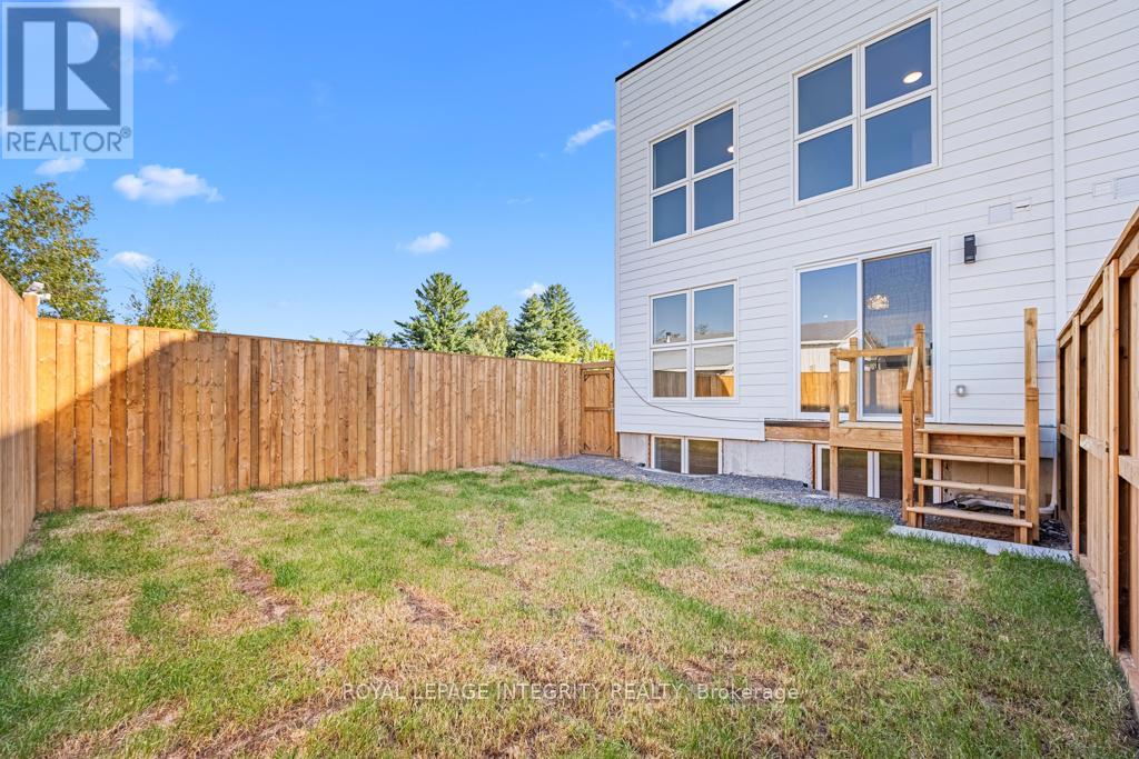 B - 875 Contour Street