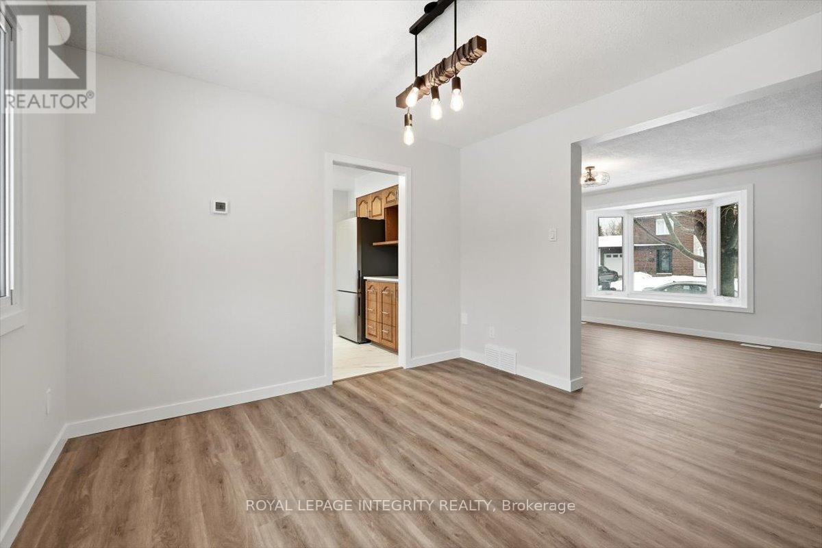 809 Vinette Crescent