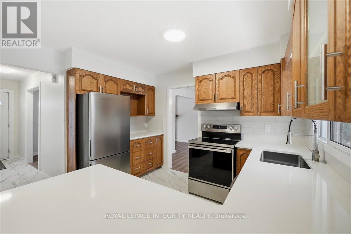 809 Vinette Crescent