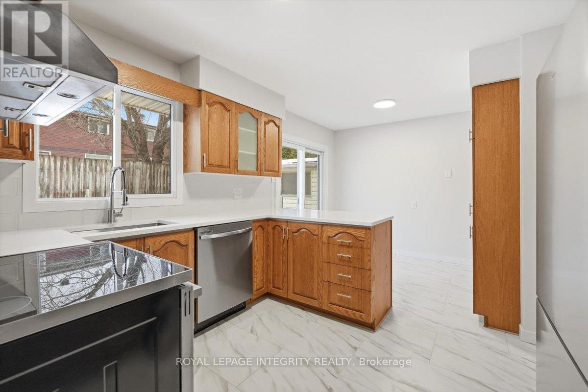 809 Vinette Crescent