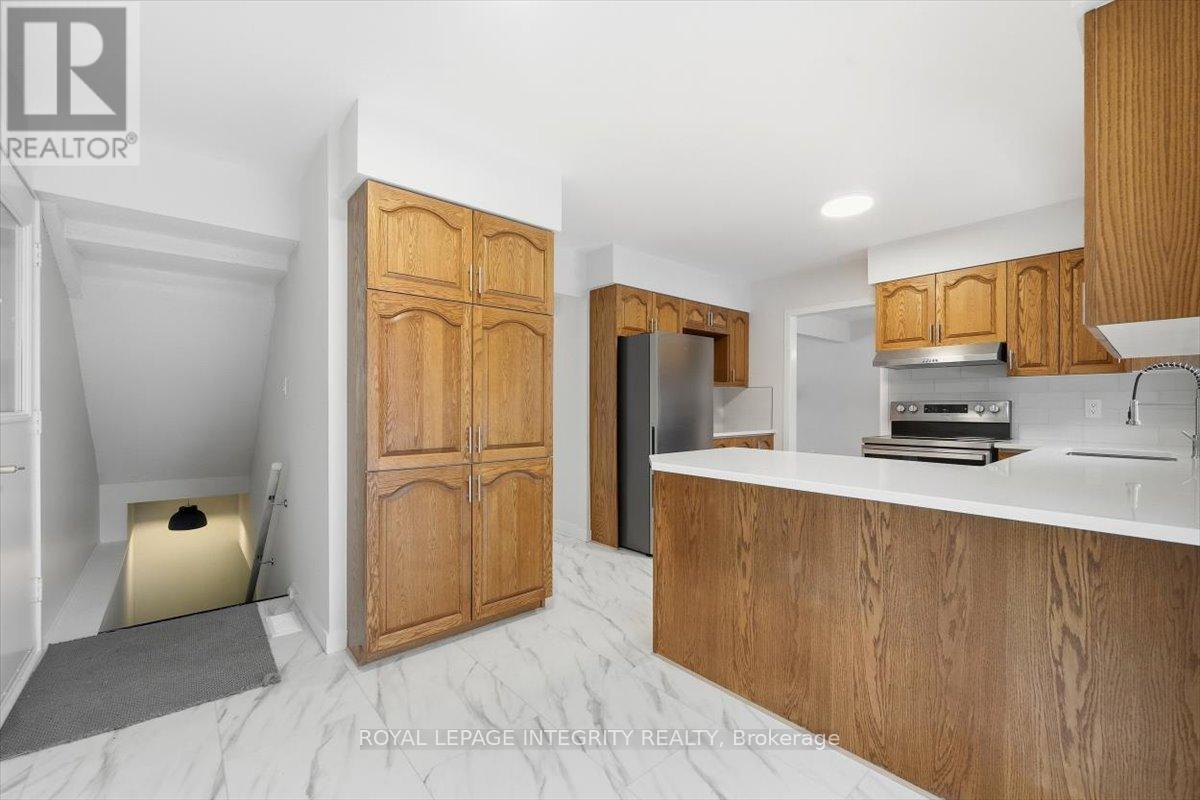 809 Vinette Crescent