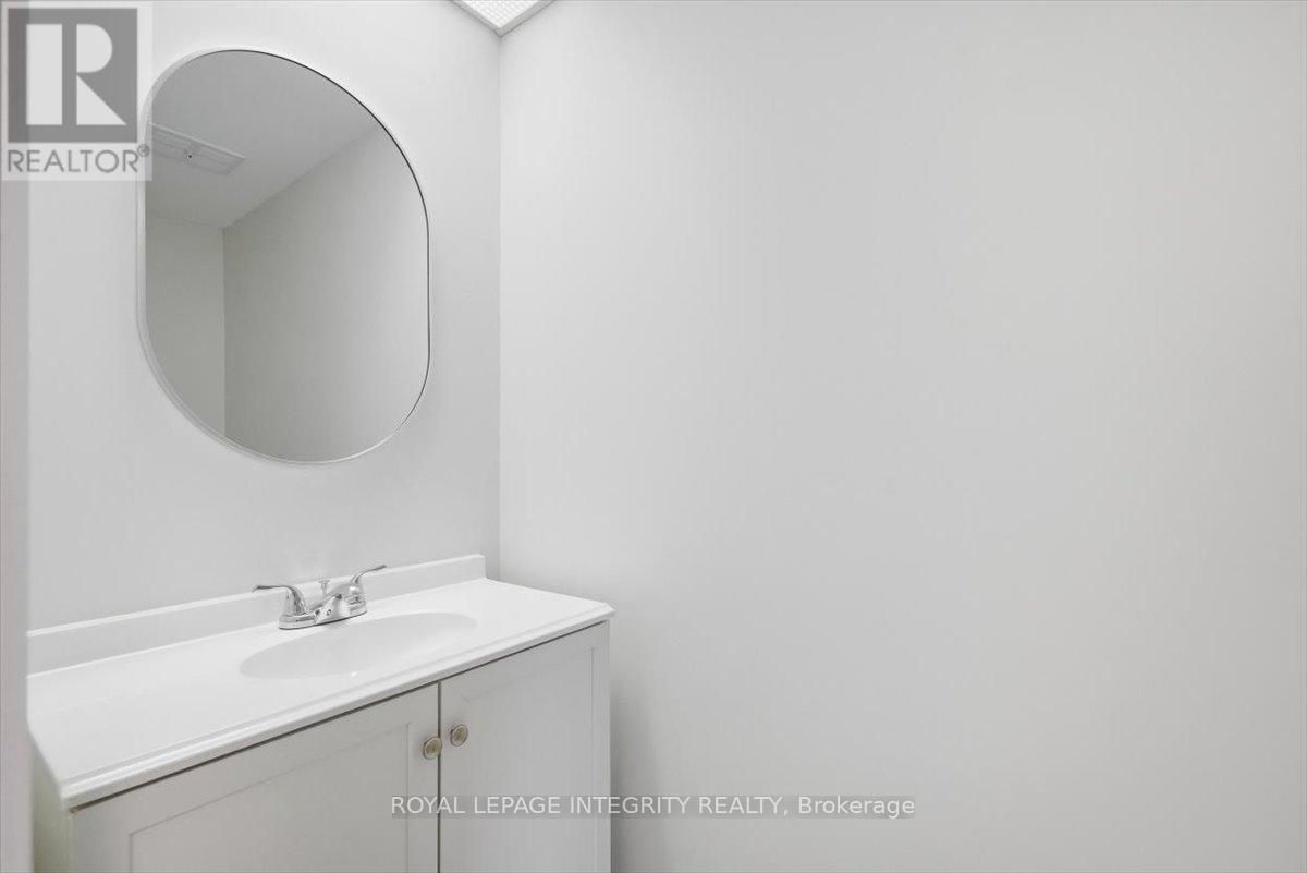 809 Vinette Crescent