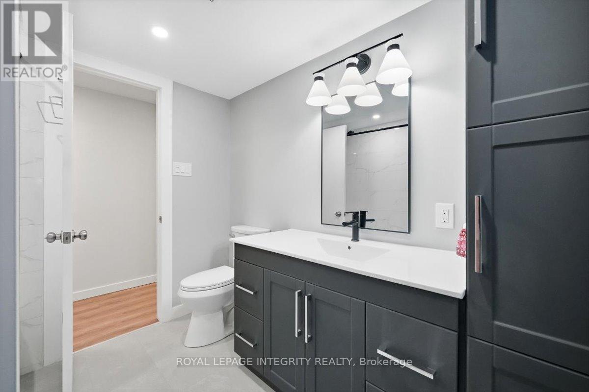 809 Vinette Crescent