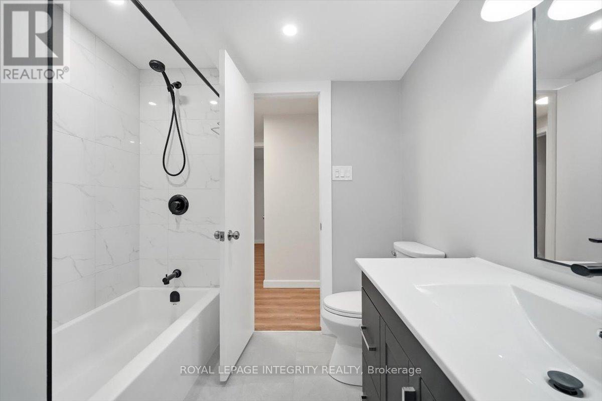 809 Vinette Crescent