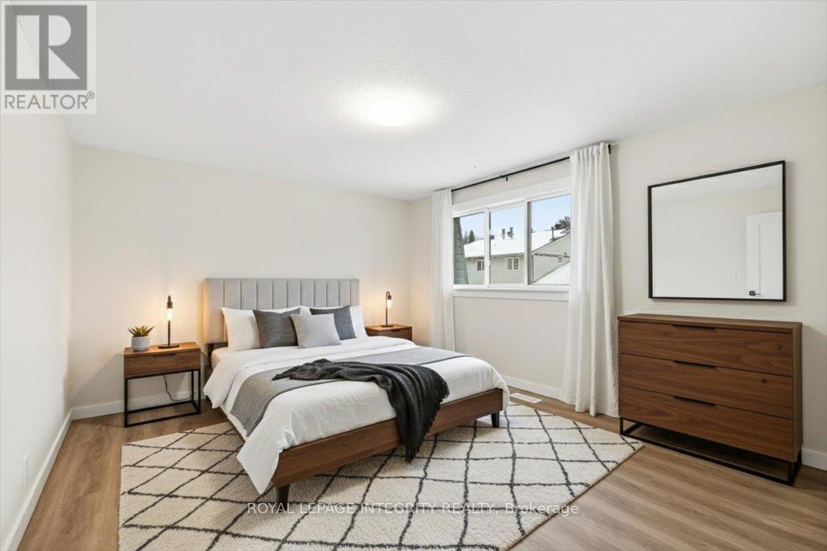 809 Vinette Crescent