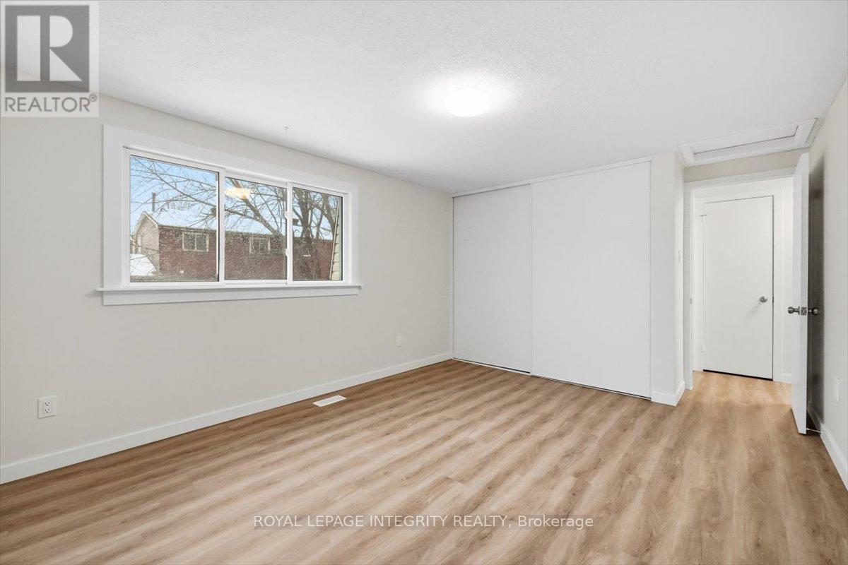 809 Vinette Crescent