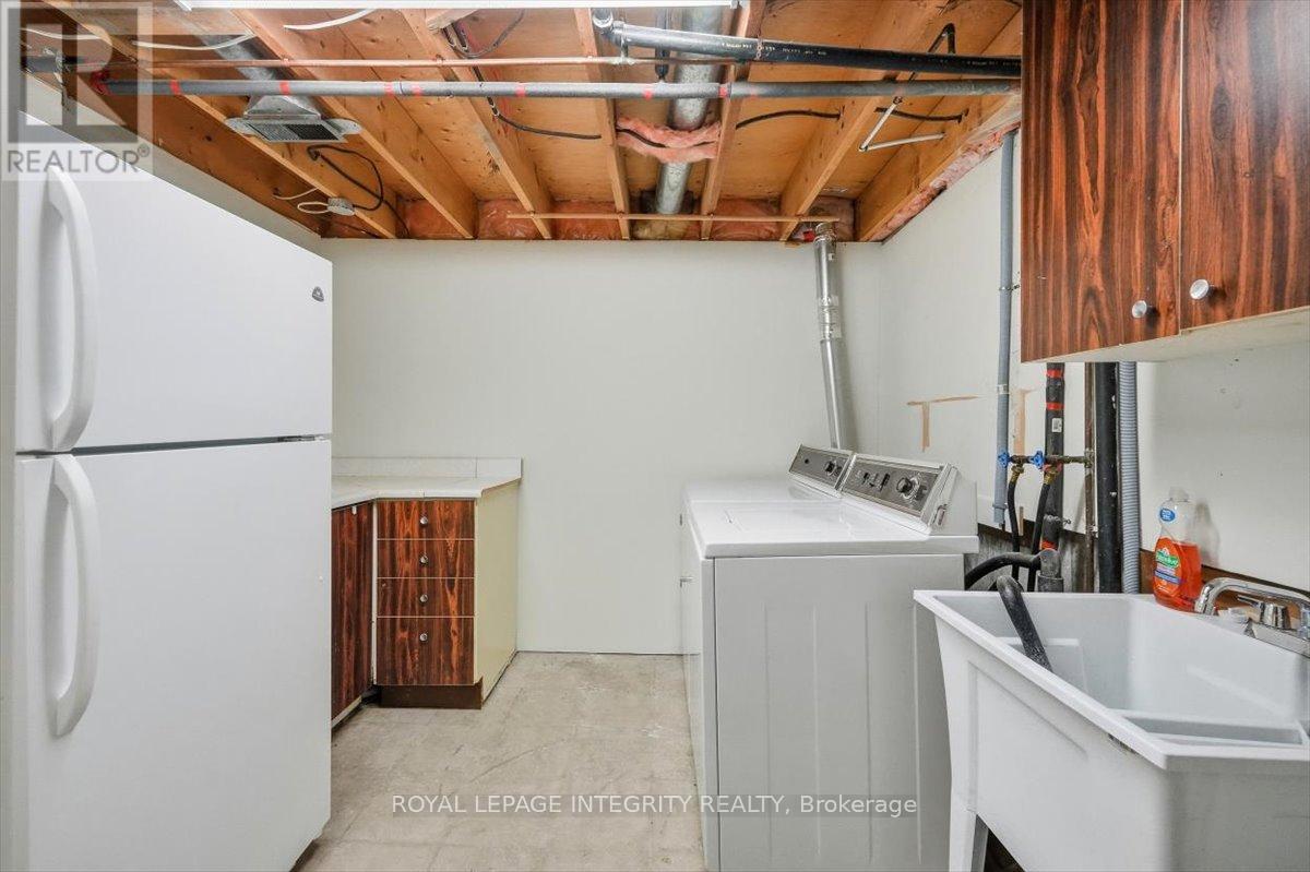 809 Vinette Crescent