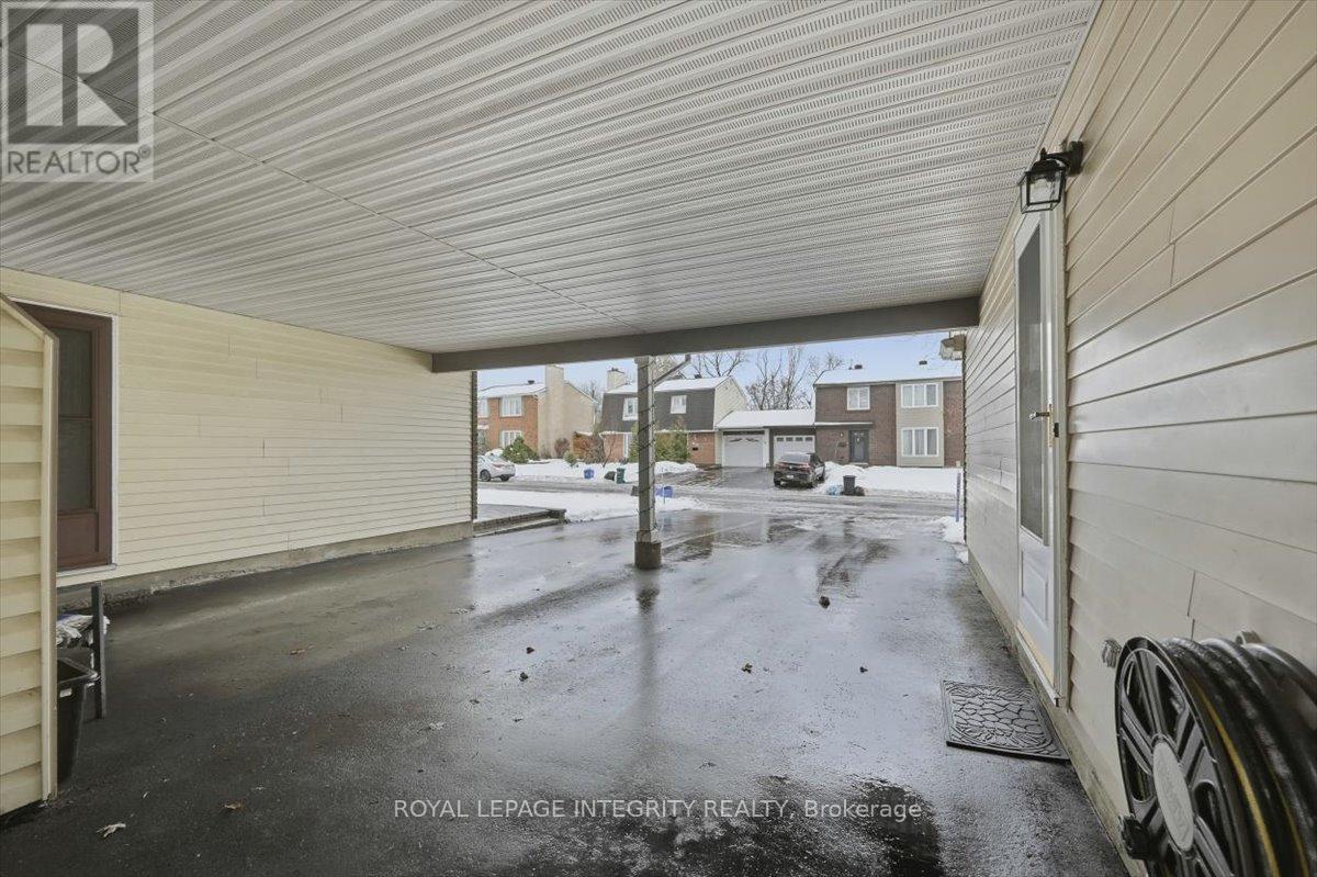 809 Vinette Crescent