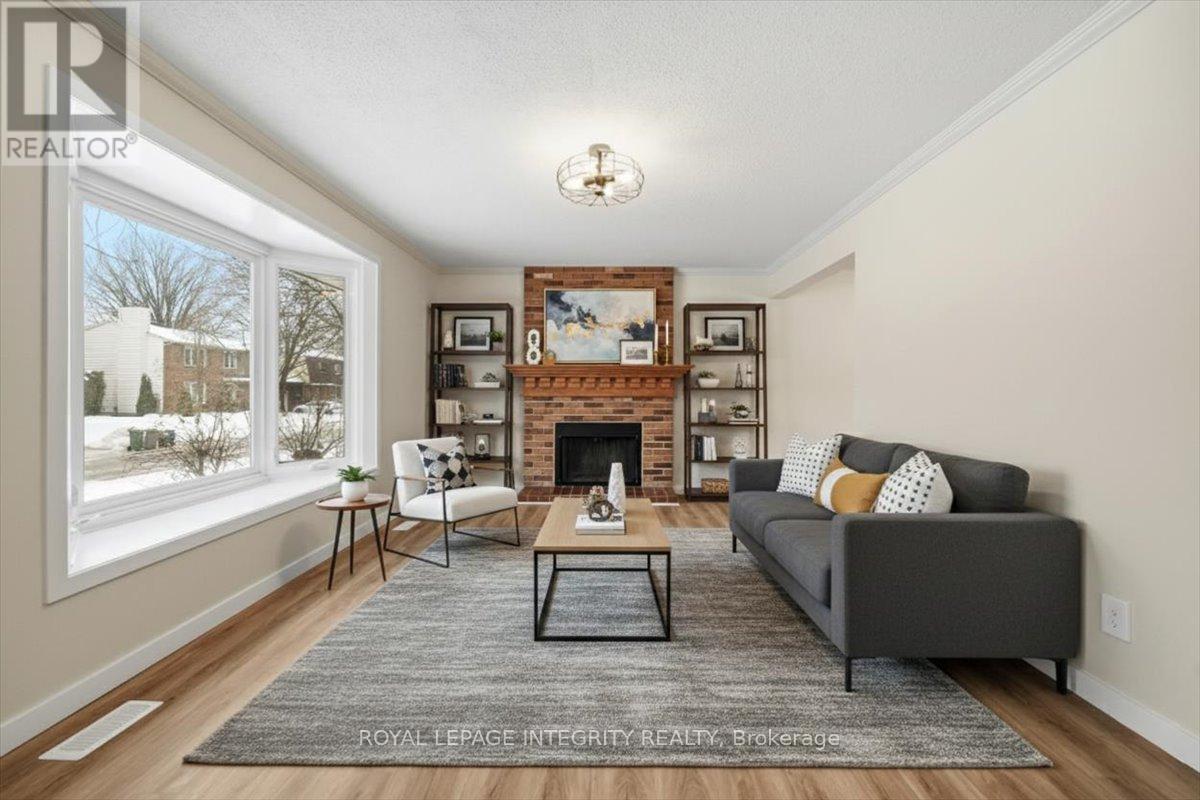 809 Vinette Crescent