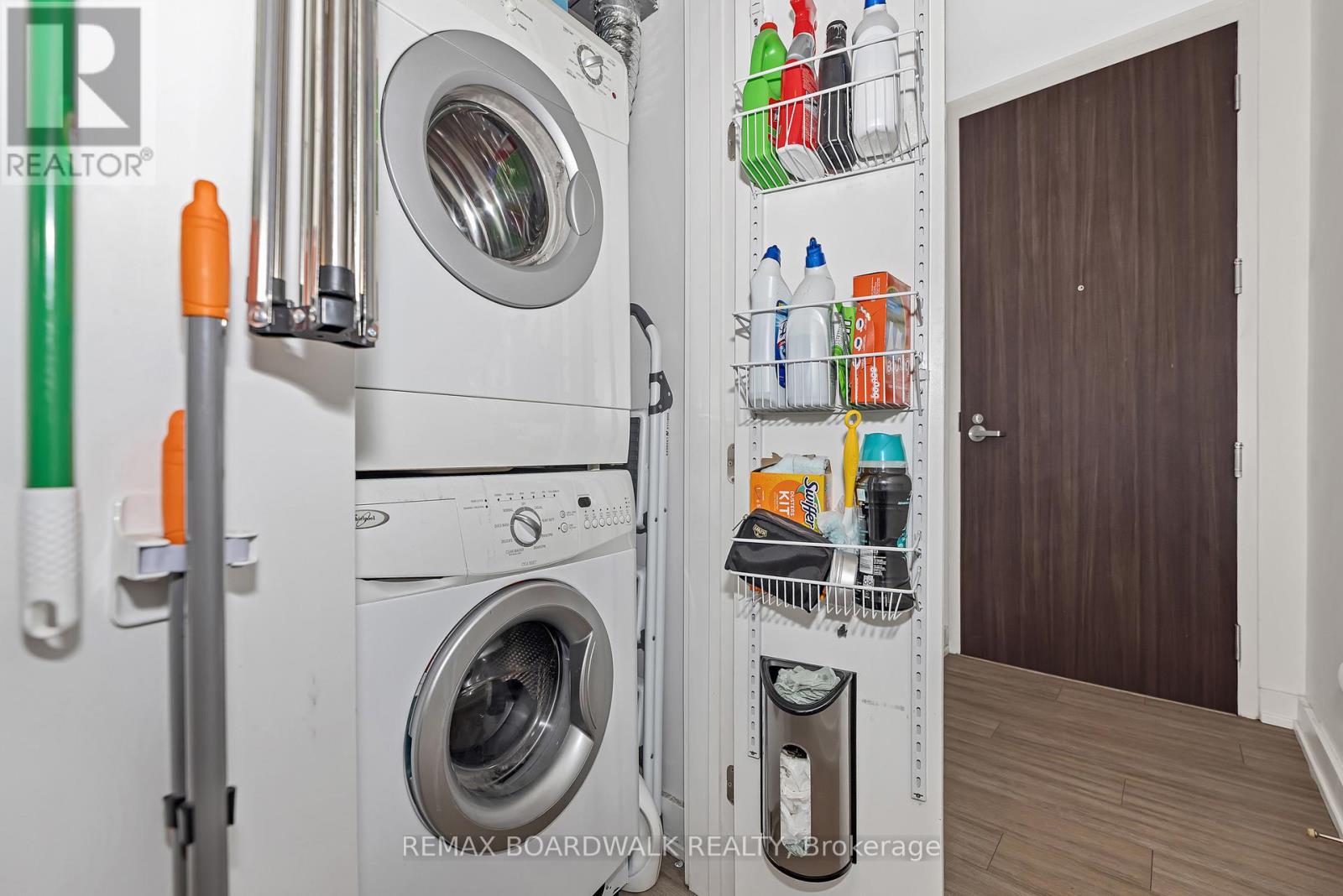 1807 - 111 Champagne Avenue S