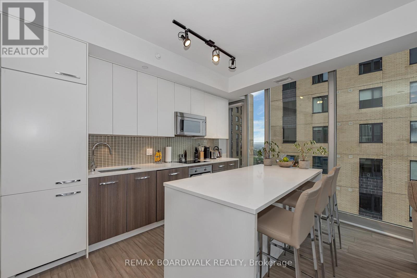 1807 - 111 Champagne Avenue S