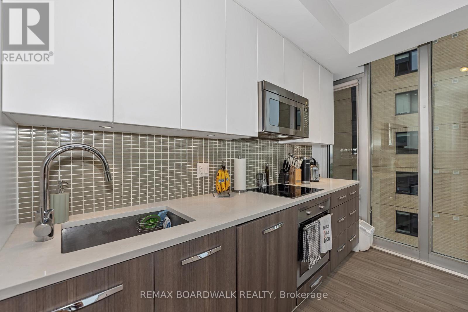 1807 - 111 Champagne Avenue S