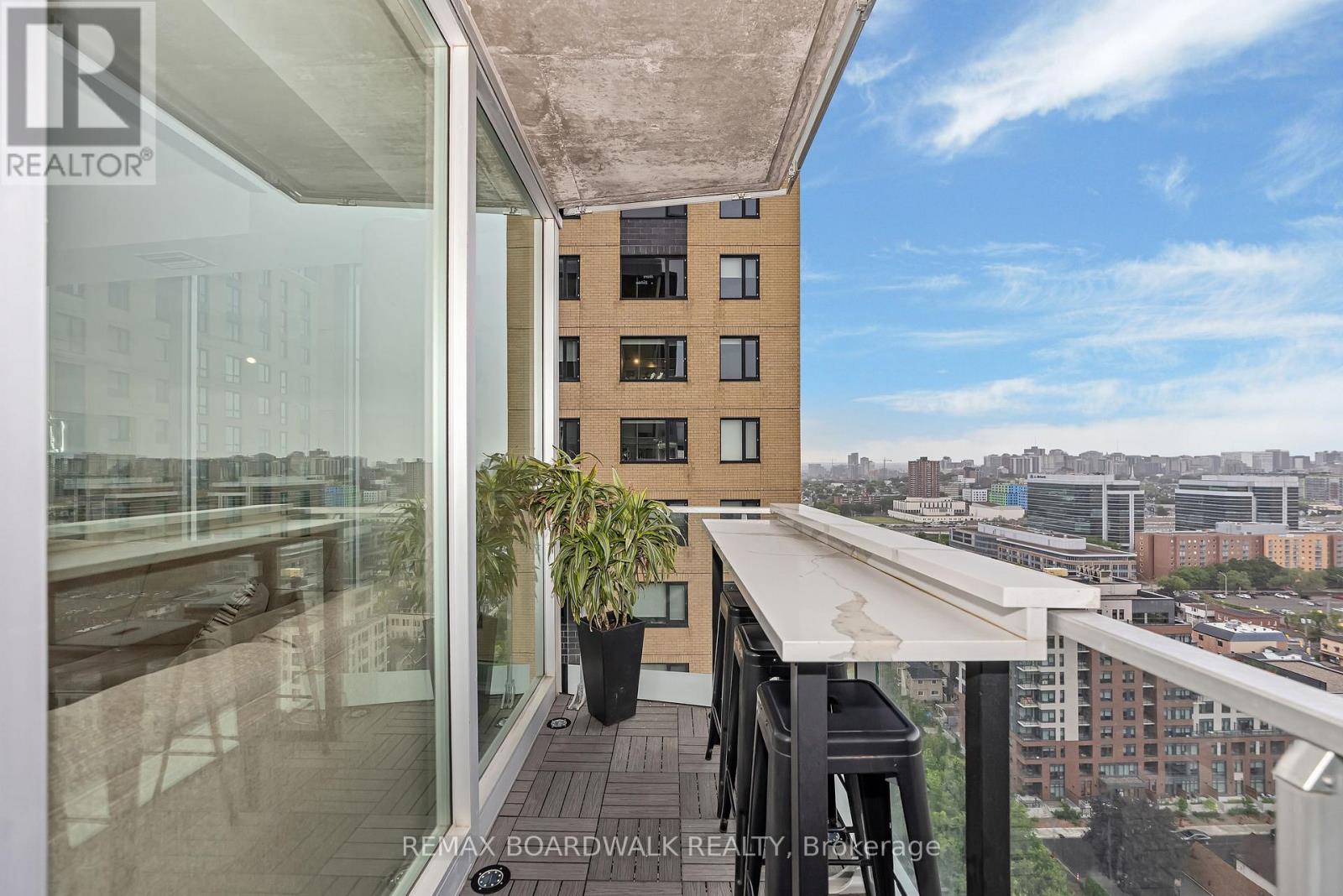 1807 - 111 Champagne Avenue S