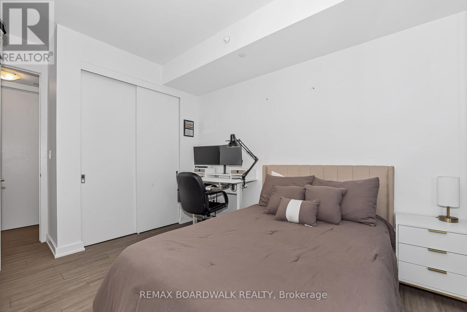 1807 - 111 Champagne Avenue S