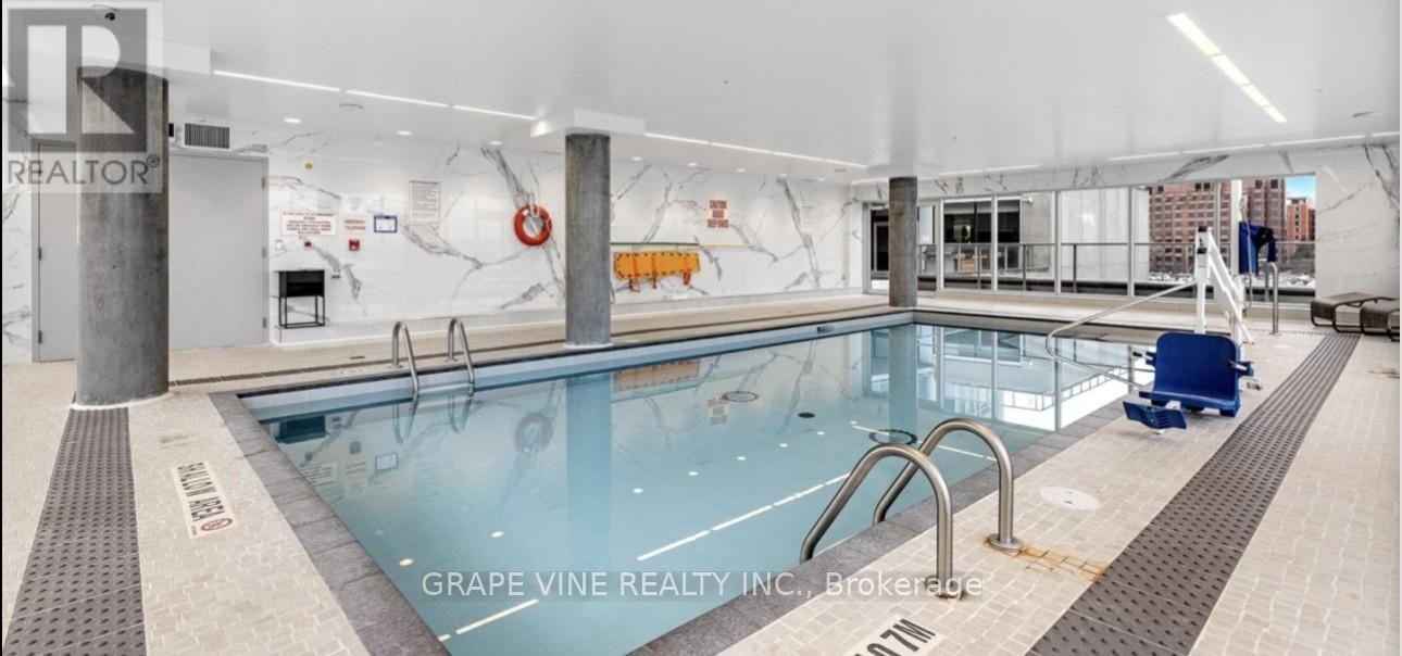 3705 - 805 Carling Avenue