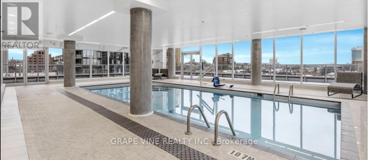 3705 - 805 Carling Avenue