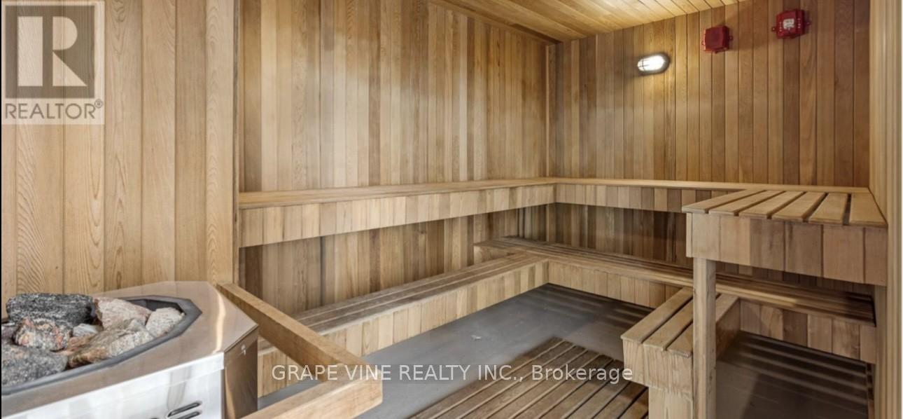 3705 - 805 Carling Avenue