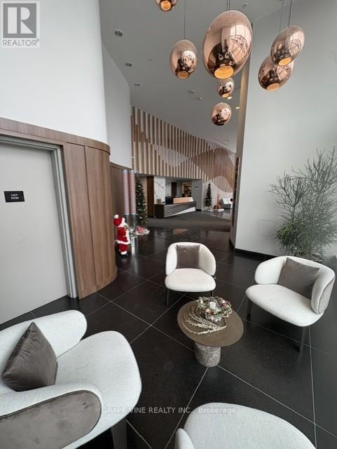 3705 - 805 Carling Avenue