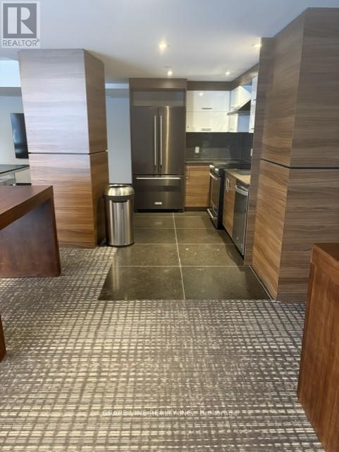 3705 - 805 Carling Avenue