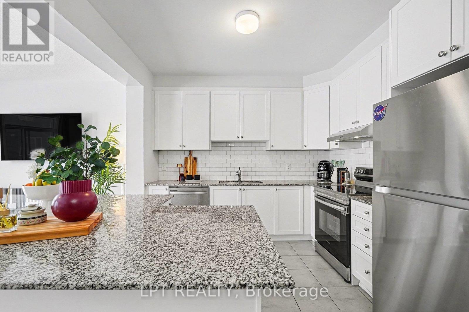 2485 Watercolours Way