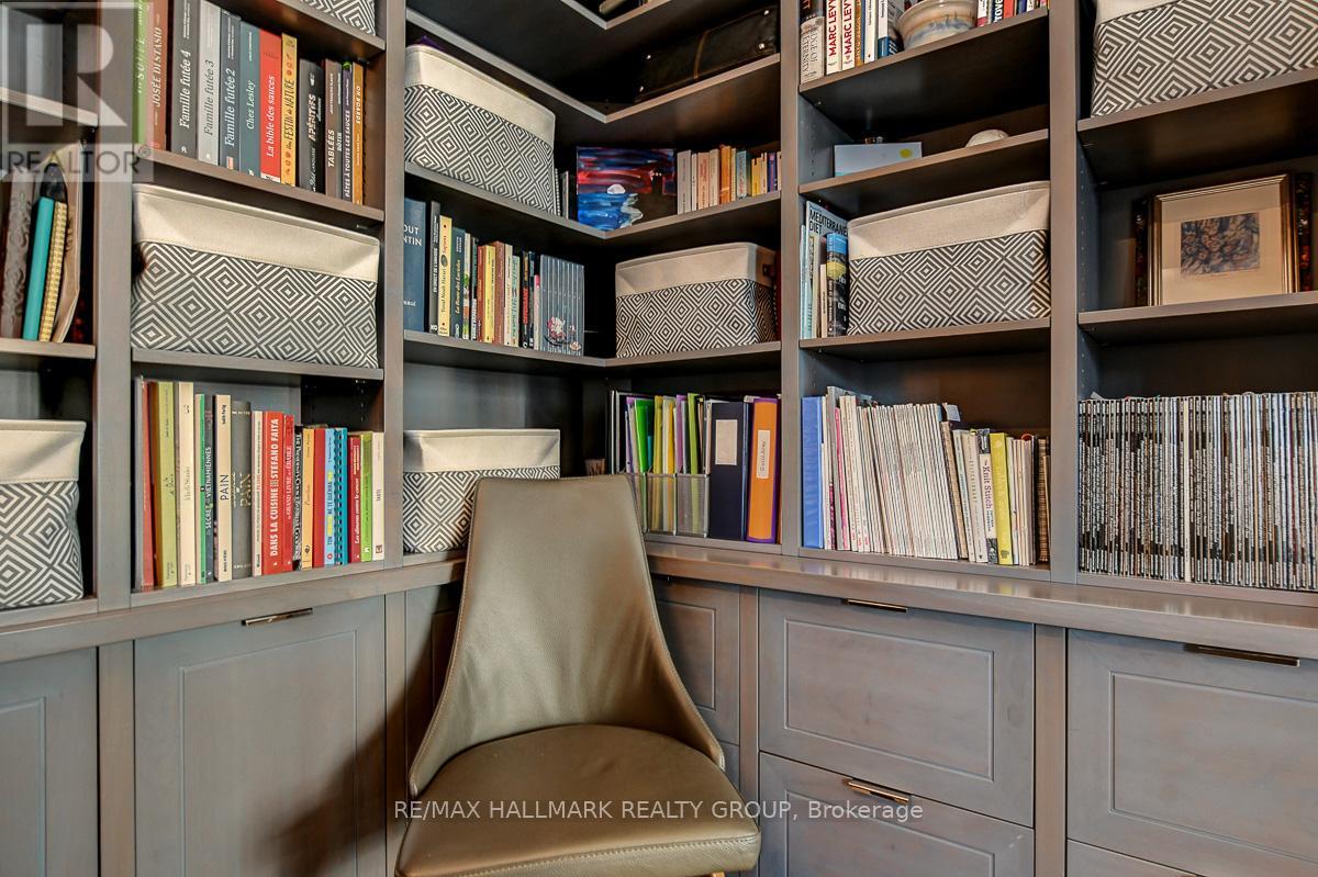 907 - 428 Sparks Street