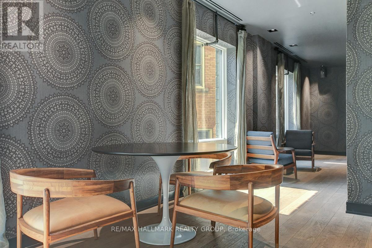 907 - 428 Sparks Street