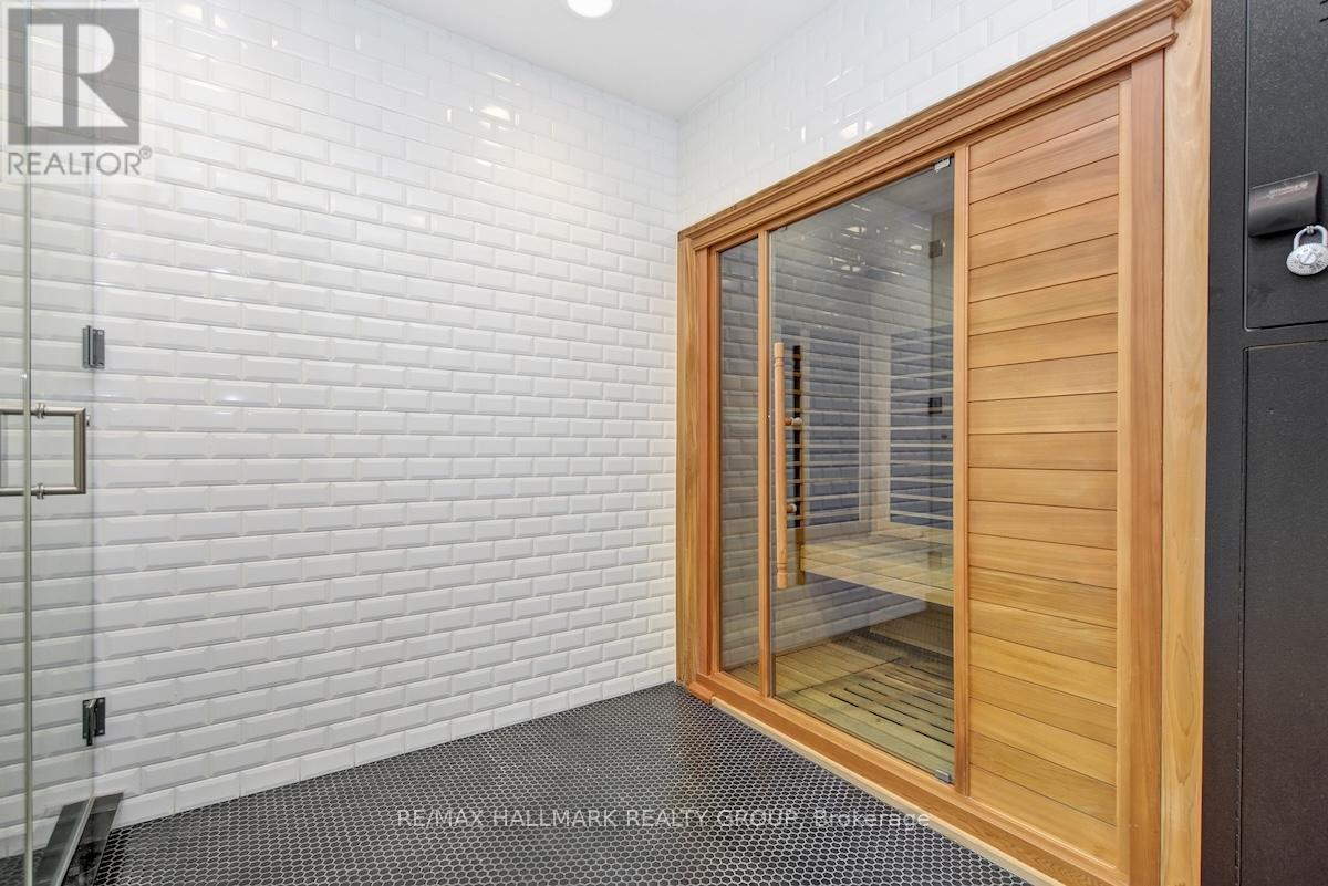 907 - 428 Sparks Street