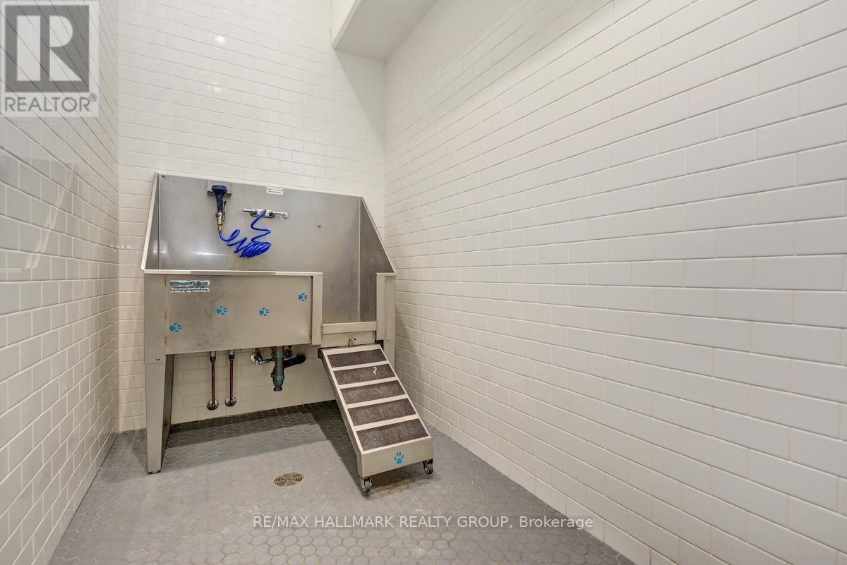 907 - 428 Sparks Street