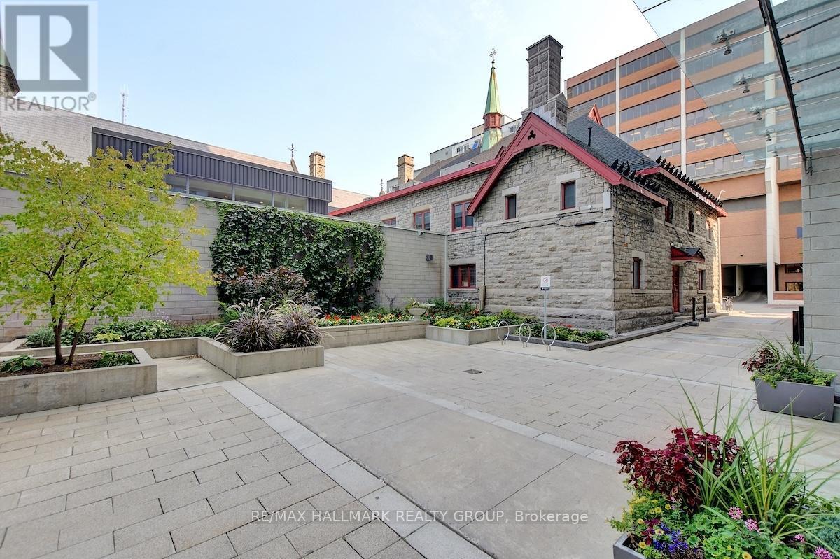 907 - 428 Sparks Street